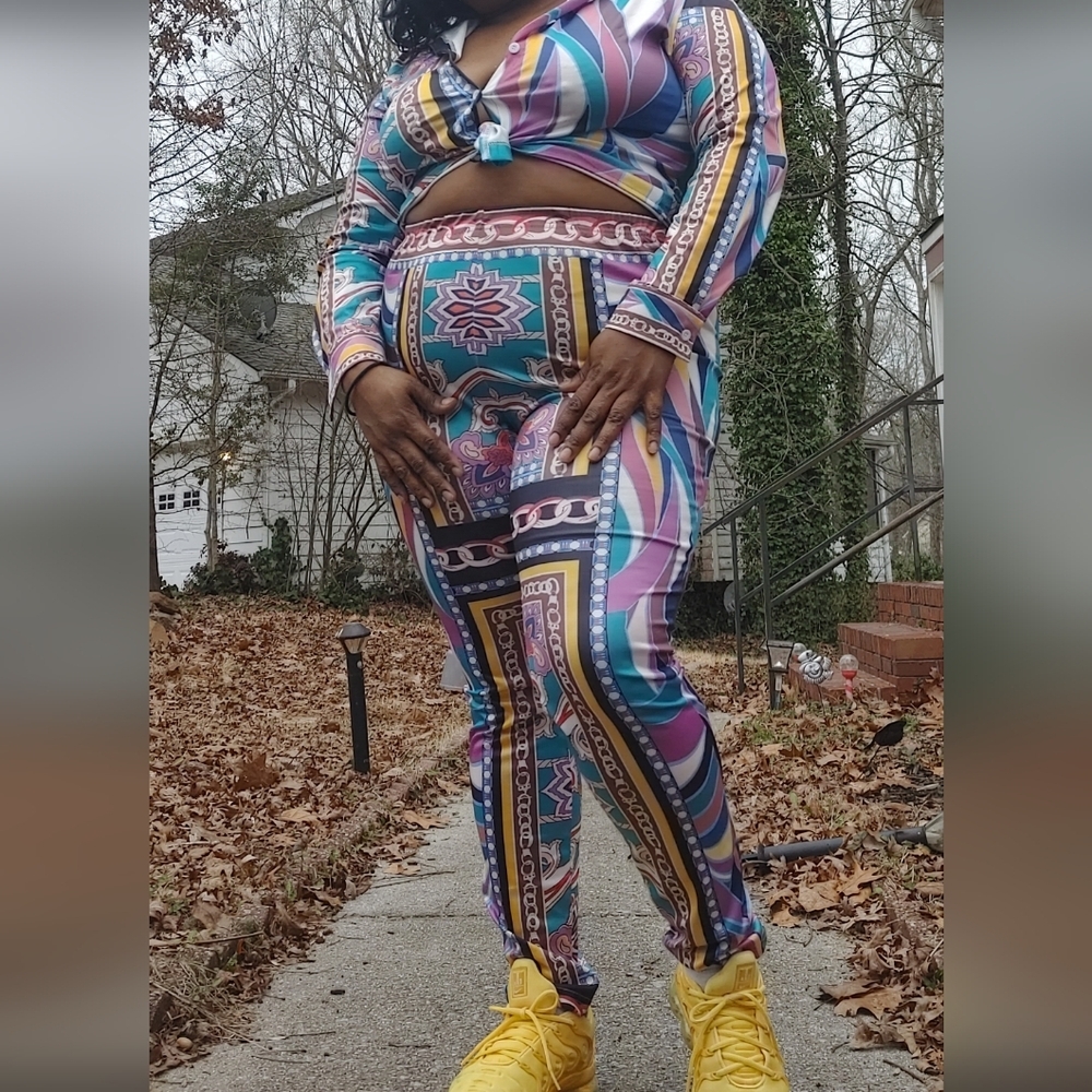 Vibrant Women's Patterned Pantsuit - Picture 3 of 4